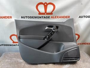 Używane Tapicerka drzwi lewych przednich wersja 4-drzwiowa Volkswagen Polo V (6R) 1.2 TDI 12V BlueMotion Cena € 40,00 Procedura marży oferowane przez Alexander Autodemontage