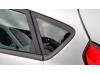 Zusätzliches Fenster 4-türig links hinten van een Ford Fiesta 6 (JA8), 2008 / 2017 1.0 EcoBoost 12V 100, Fließheck, Benzin, 998cc, 74kW (101pk), FWD, SFJA; SFJB; SFJC; SFJD, 2013-01 / 2017-06 2016