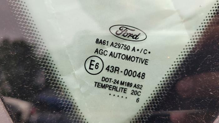 Dodatkowa szyba prawa tylna wersja 4-drzwiowa z Ford Fiesta 6 (JA8) 1.0 EcoBoost 12V 100 2016
