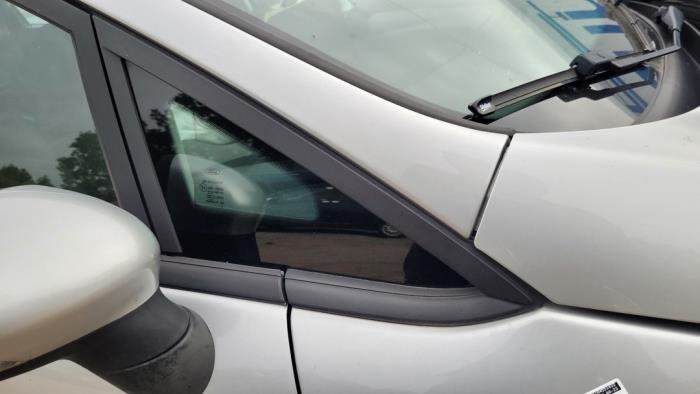 Zusätzliches Fenster 4-türig rechts vorne van een Ford Fiesta 6 (JA8) 1.0 EcoBoost 12V 100 2016