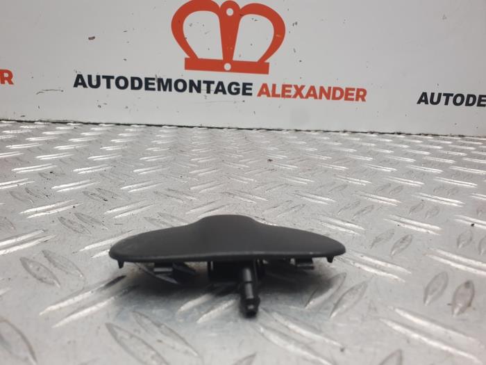 Front windscreen washer jet from a Seat Ibiza IV (6J5) 1.6 16V 2009