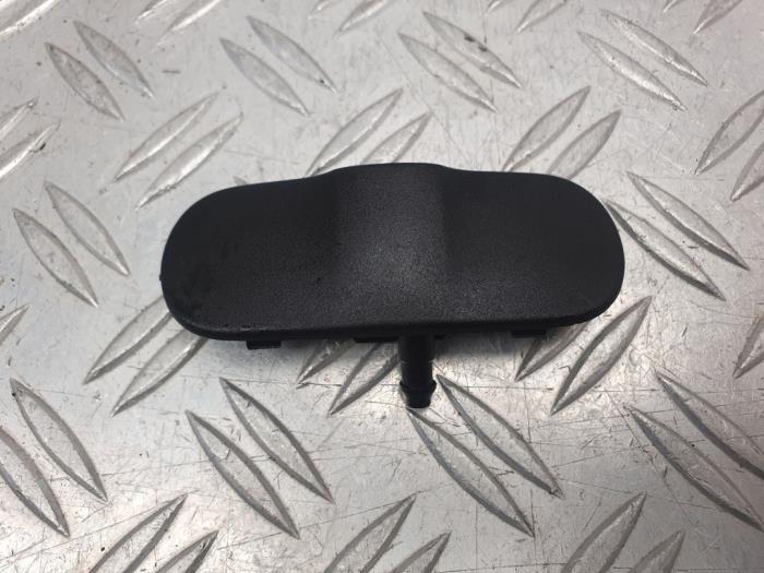 Front windscreen washer jet from a Seat Ibiza IV (6J5) 1.6 16V 2009