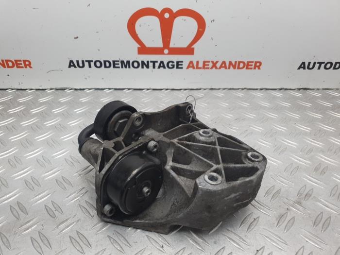 Begagnade Fäste, växellåda BMW 5 serie (E60) 530d 24V Pris på förfrågan erbjuds av Alexander Autodemontage