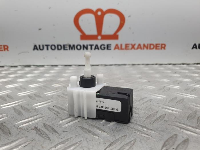 Używane Silnik reflektora Renault Clio IV (5R) 0.9 Energy TCE 90 12V Cena na żądanie oferowane przez Alexander Autodemontage