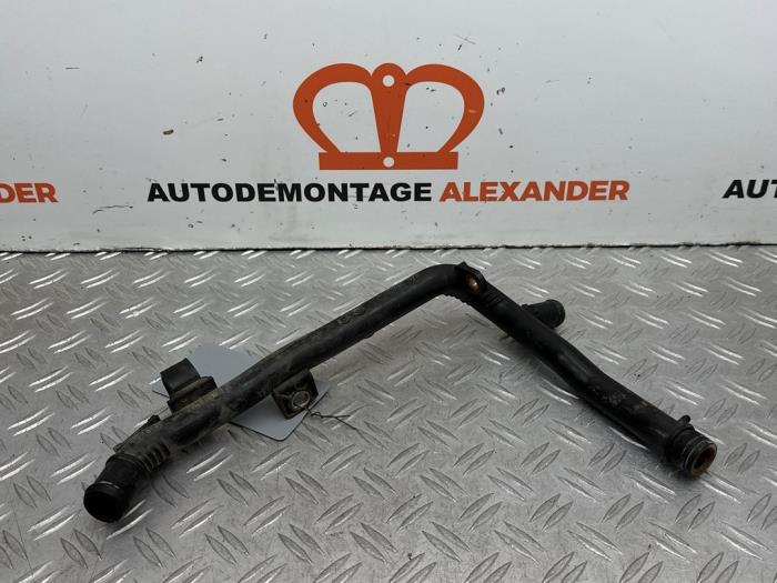Begagnade Vattenrör Volkswagen Golf VI (5K1) 1.6 TDI 16V Pris € 15,00 Marginaltabell erbjuds av Alexander Autodemontage