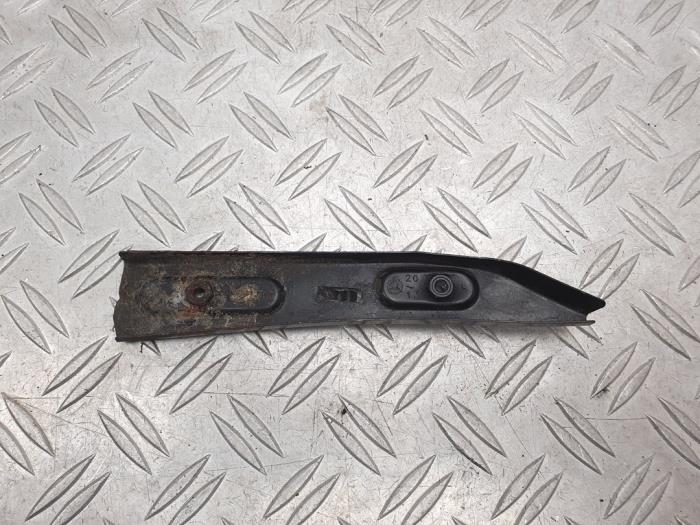 Front bumper bracket, left from a Skoda Fabia II (5J) 1.2i 12V 2013