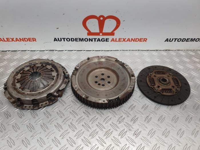 Clutch kit (complete) from a Hyundai i20 1.2i 16V 2014