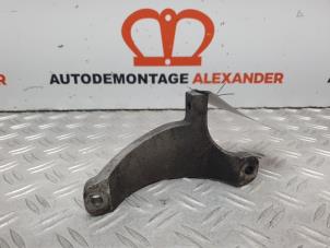 Used Engine mount Mercedes S (W220) 4.0 S-400 CDI V8 32V Price on request offered by Alexander Autodemontage