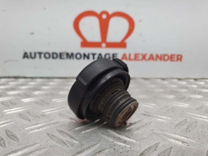 Expansion vessel cap from a BMW 3 serie (E46/2) M3 3.2 24V 2003