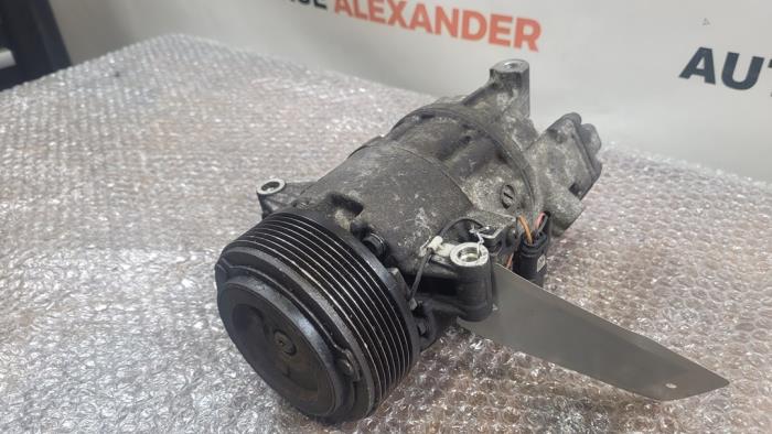 Air conditioning pump from a BMW 3 serie (E46/2) 318 Ci 16V 2001