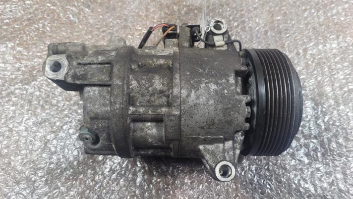 Air conditioning pump from a BMW 3 serie (E46/2) 318 Ci 16V 2001