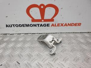 Used Rear door hinge, left Peugeot 108 1.0 12V Price on request offered by Alexander Autodemontage