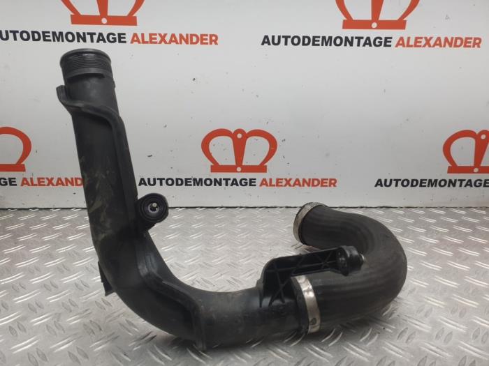 Intercooler Rohr van een Volkswagen Golf VI Variant (AJ5/1KA) 2.0 TDI 16V 2012
