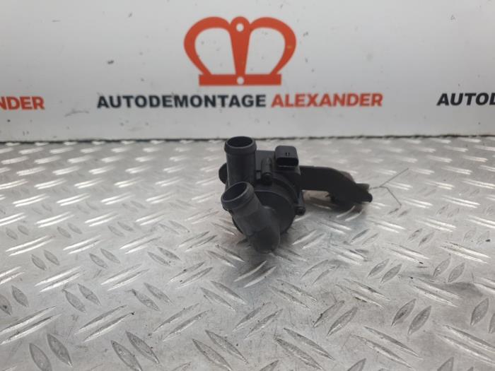 Begagnade Extra vattenpump Volkswagen Golf VI Variant (AJ5/1KA) 2.0 TDI 16V Pris på förfrågan erbjuds av Alexander Autodemontage