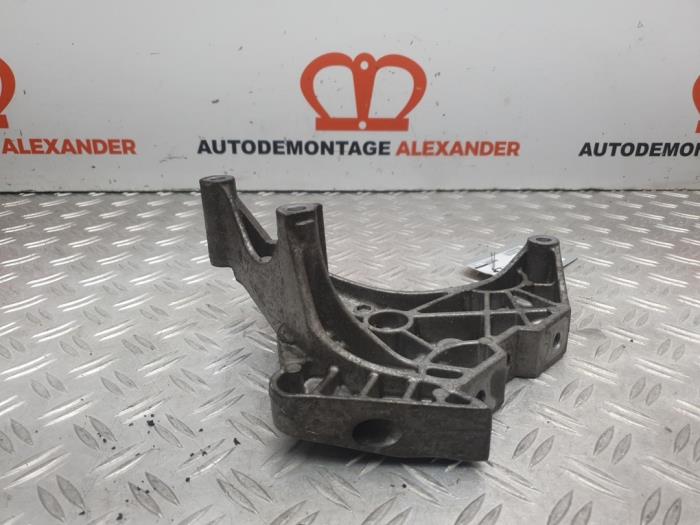 Used Engine mount Volkswagen Golf VI Variant (AJ5/1KA) 2.0 TDI 16V Price on request offered by Alexander Autodemontage