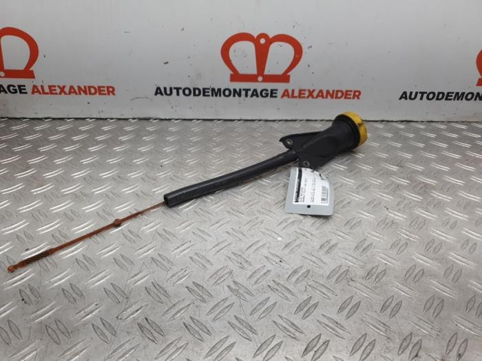 Gebrauchte Ölmessstab Renault Clio IV (5R) 0.9 Energy TCE 90 12V Preis auf Anfrage angeboten von Alexander Autodemontage