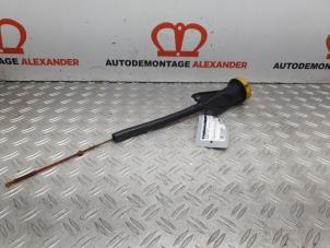Used Oil dipstick Renault Clio IV (5R) 0.9 Energy TCE 90 12V Price on request offered by Alexander Autodemontage