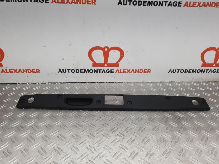Gebrauchte Abdeckplatte sonstige Mercedes E (VF211) 2.2 E-220 CDI 16V Preis auf Anfrage angeboten von Alexander Autodemontage