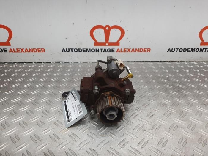 Mechanical fuel pump from a Ford Focus 3 Wagon 1.6 TDCi 95 2011