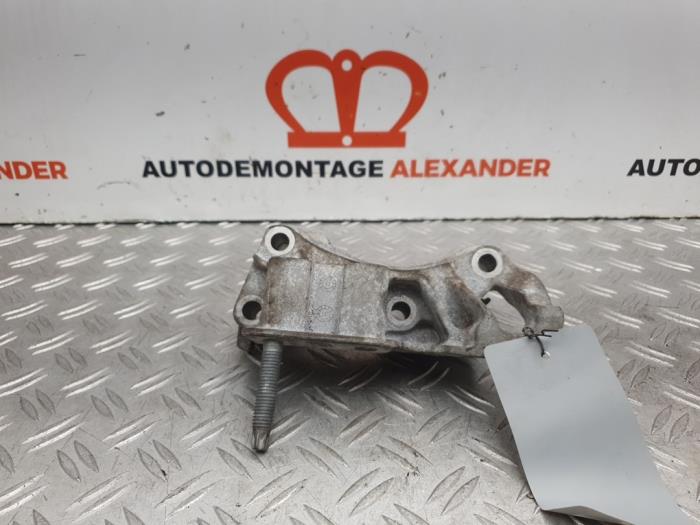 Used Engine mount Ford Focus 3 Wagon 1.6 TDCi 95 Price on request offered by Alexander Autodemontage