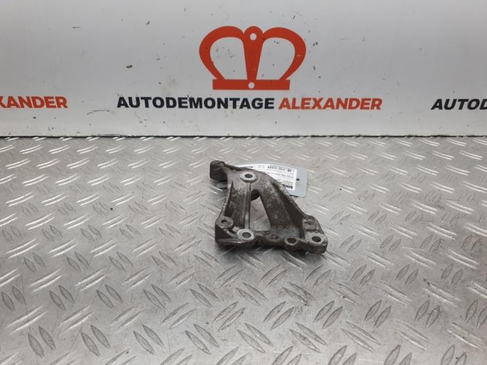 Air conditioning bracket from a Peugeot 207/207+ (WA/WC/WM) 1.6 16V VTi 2007