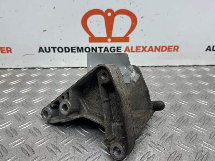 Used Engine mount Opel Insignia Sports Tourer 2.0 CDTI 16V 130 ecoFLEX Price on request offered by Alexander Autodemontage