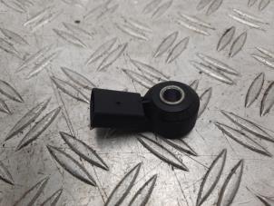 Klopfsensor van een Volkswagen Polo V (6R) 1.2 12V BlueMotion Technology 2012