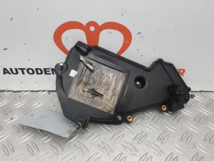 Usados Tapa de distribución Peugeot 308 (4A/C) 1.6 HDi Precio € 24,99 Norma de margen ofrecido por Alexander Autodemontage