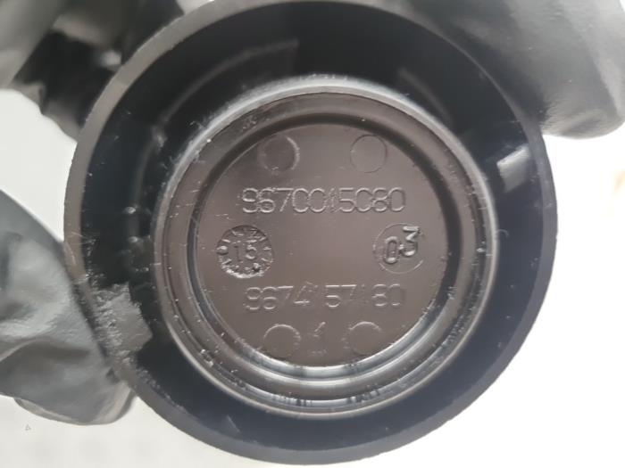 Oil cap from a Volvo V40 (MV) 2.0 T2 16V 2019