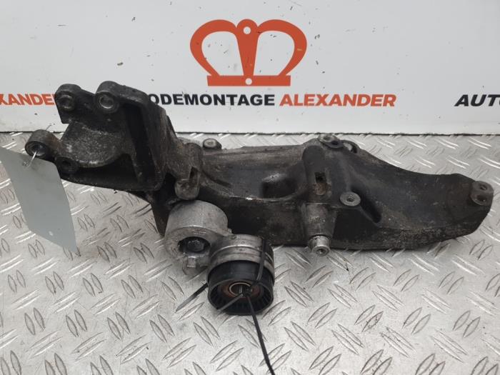Usados Rodillo tensor correa múltiple Renault Laguna II Grandtour (KG) 1.9 dCi 120 Precio de solicitud ofrecido por Alexander Autodemontage