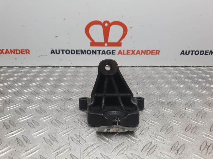 Gebrauchte Motorlager Opel Vivaro 1.9 DI Preis auf Anfrage angeboten von Alexander Autodemontage