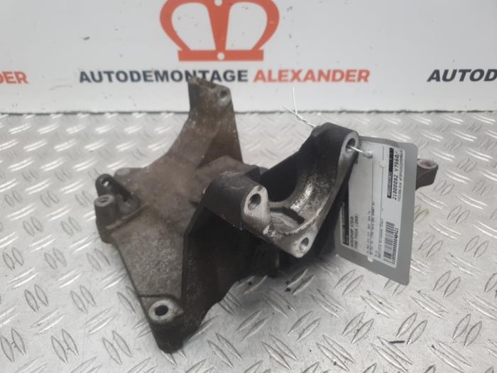 Air conditioning bracket from a Ford Focus 2 1.8 TDCi 16V 2009