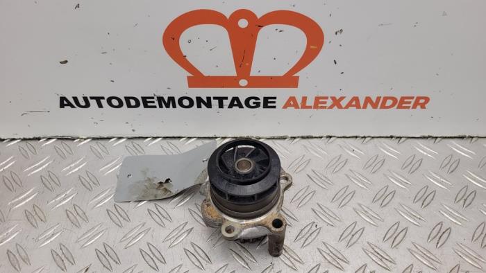 Water pump from a Volkswagen Polo V (6R) 1.2 TDI 12V BlueMotion 2011