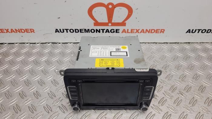Begagnade Radio Volkswagen Golf VI Variant (AJ5/1KA) 2.0 TDI 16V Pris € 130,00 Marginaltabell erbjuds av Alexander Autodemontage