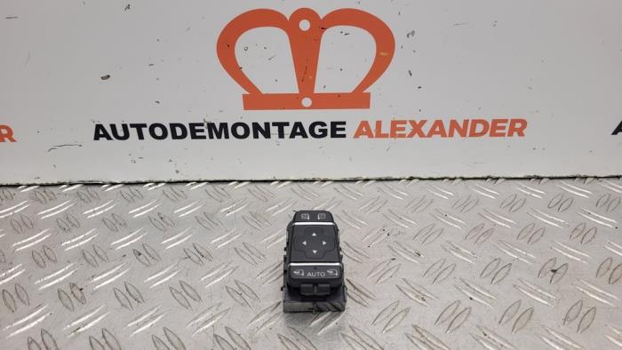 Używane Przelacznik lusterka Renault Clio IV (5R) 0.9 Energy TCE 90 12V Cena € 20,00 Procedura marży oferowane przez Alexander Autodemontage