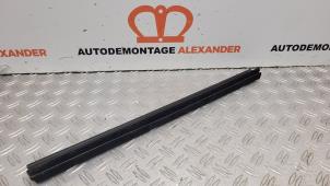 Used Window rubber Renault Clio IV (5R) 0.9 Energy TCE 90 12V Price on request offered by Alexander Autodemontage