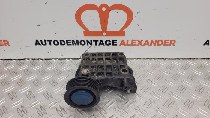 Used Alternator upper bracket Audi A4 (B8) 1.8 TFSI 16V Price on request offered by Alexander Autodemontage