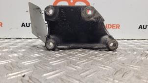Engine mount from a Audi A4 (B8) 1.8 TFSI 16V 2008