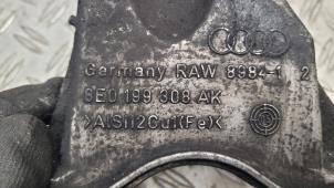 Engine mount from a Audi A4 (B8) 1.8 TFSI 16V 2008