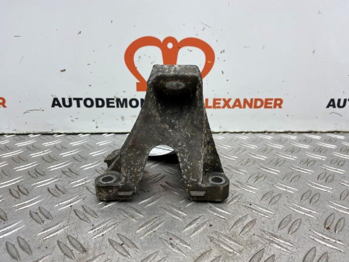 Support moteur d'un Audi A4 (B8) 1.8 TFSI 16V 2008