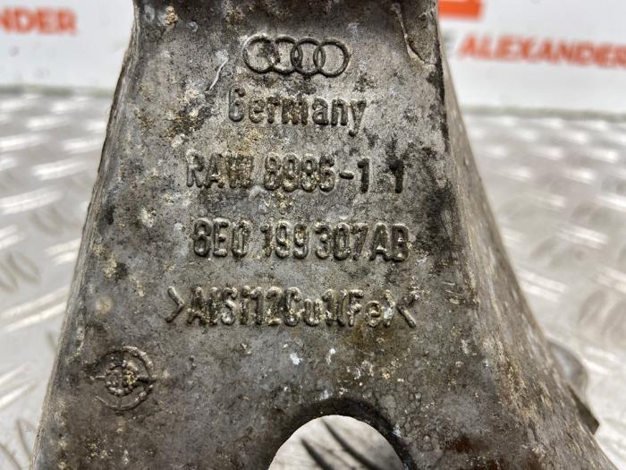 Support moteur d'un Audi A4 (B8) 1.8 TFSI 16V 2008