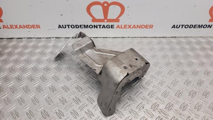 Begagnade Värmesköld Audi A4 (B8) 1.8 TFSI 16V Pris på förfrågan erbjuds av Alexander Autodemontage