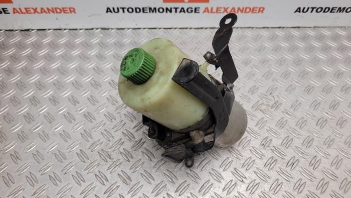 Lenkkraftverstärker Pumpe van een Skoda Fabia II (5J) 1.2i 12V 2013