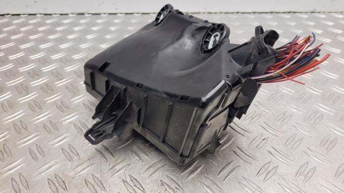 Fuse box from a Volkswagen Golf VII (AUA) 1.6 TDI 16V 2014