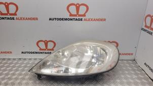 Used Headlight, left Renault Trafic New (FL) 2.5 dCi 16V 115 FAP Price on request offered by Alexander Autodemontage