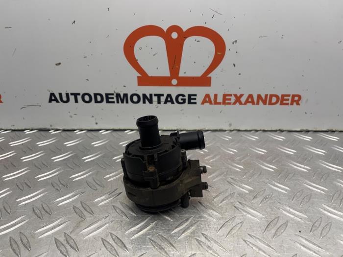 Begagnade Extra vattenpump Volkswagen Golf VII Variant (AUVV) 1.6 TDI BMT 16V Pris € 30,00 Marginaltabell erbjuds av Alexander Autodemontage