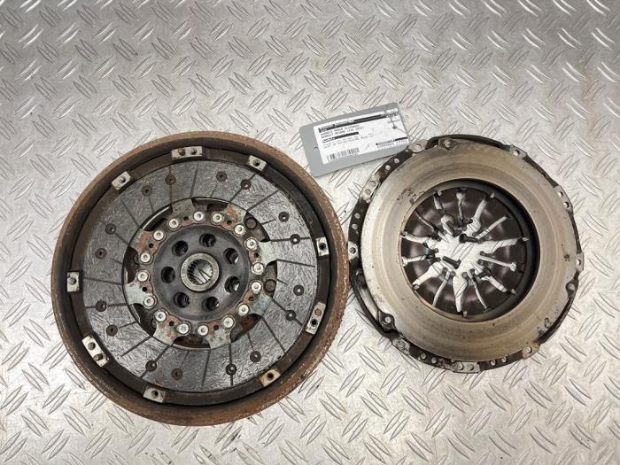 Dual mass flywheel from a Renault Megane III Grandtour (KZ) 1.4 16V TCe 130 2010
