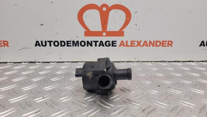 Usagé Pompe à eau Volkswagen Tiguan (AD1) 2.0 TDI 16V BlueMotion Technology SCR Prix € 49,99 Prix TTC proposé par Alexander Autodemontage