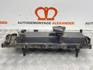 Used Rocker cover Renault Scénic IV (RFAJ) 1.5 Energy dCi 110 Price on request offered by Alexander Autodemontage