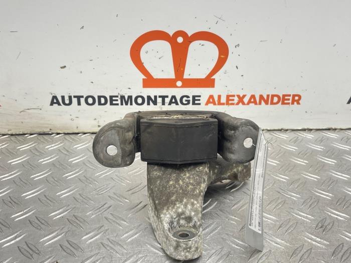 Gearbox mount from a Volkswagen Transporter T5 1.9 TDi 2007